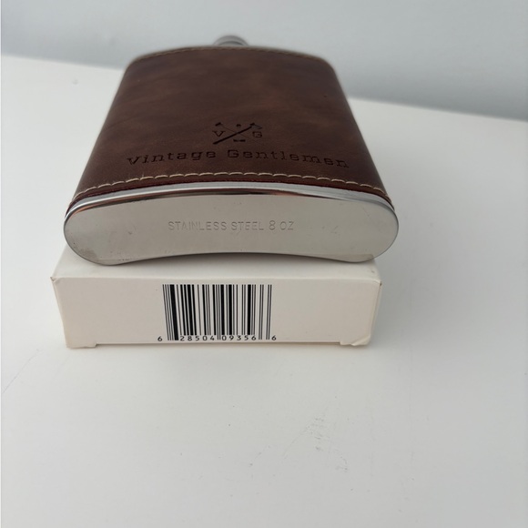 Vintage Gentleman Leather Wrapped Hip Flask - Picture 4 of 5